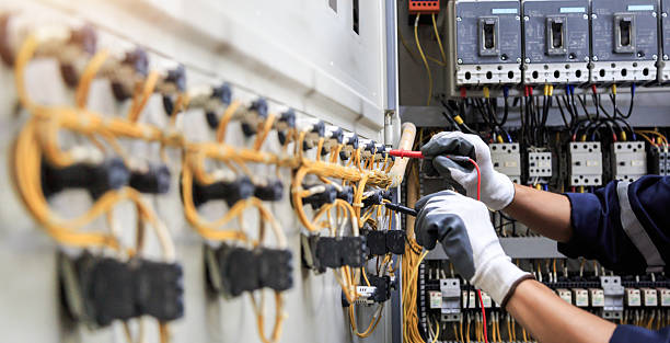 Professional Electrician technician working in Southfield, MI